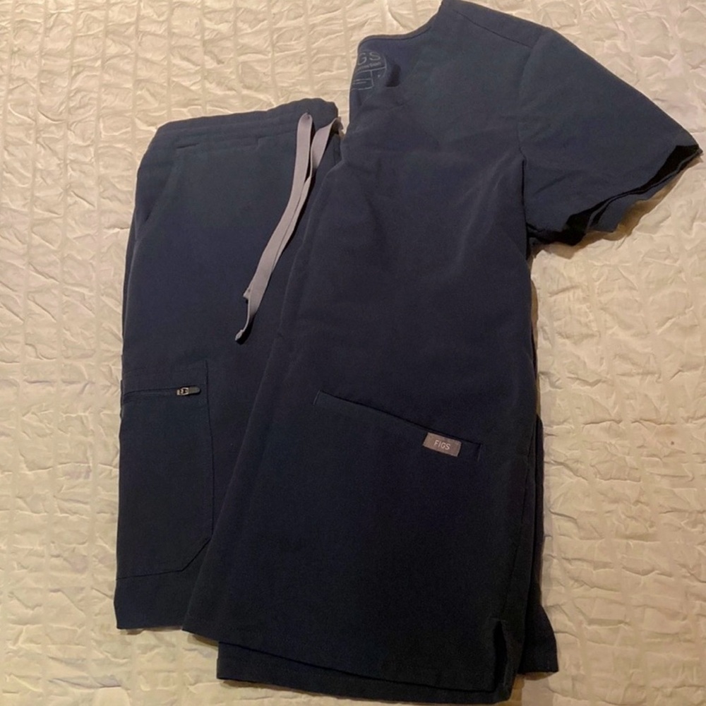Figs navy blue scrub set small